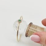 Sárga arany karperec gyémánttal és smaragddal