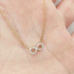 Sárga arany végtelenes nyaklánc gyémánttal