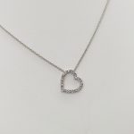Fehér arany nyaklánc gyémánt szív medállal