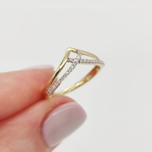 Sárga arany gyűrű gyémánttal