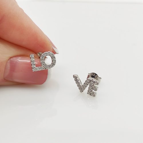 Ezüst "Love" fülbevaló