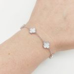 Ezüst 5 lóherés karlánc gyöngyházzal