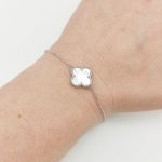 Ezüst karlánc gyöngyház lóhere medállal