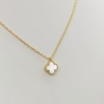 Aranyozott ezüst nyaklánc gyöngyház lóhere medállal