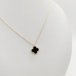 Aranyozott ezüst nyaklánc fekete lóhere medállal