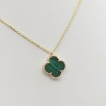 Aranyozott ezüst nyaklánc nagy zöld lóhere medállal