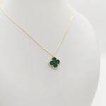 Aranyozott ezüst nyaklánc nagy zöld lóhere medállal