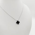 Ezüst nyaklánc nagy fekete lóhere medállal