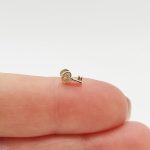 Sárga arany talpas fülcimpa piercing - kulcs