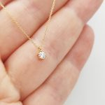 Sárga arany nyaklánc gyémánt medállal