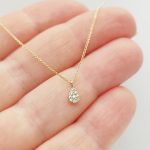 Sárga arany nyaklánc gyémánt csepp medállal
