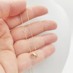 Sárga arany nyaklánc gyémánt csepp medállal