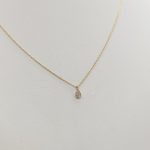 Sárga arany nyaklánc gyémánt csepp medállal