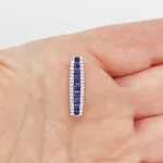 Fehér arany medál gyémánttal és zafírral