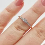 Rozé arany gyűrű gyémánttal