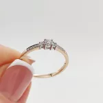 Rozé arany gyűrű gyémánttal