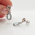 Ezüst fülbevaló színes cirkóniákkal