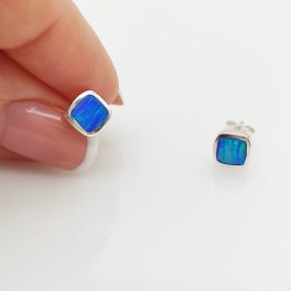 Ezüst szögletes kék opál fülbevaló