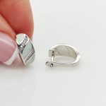 Ezüst fülbevaló fehér opállal