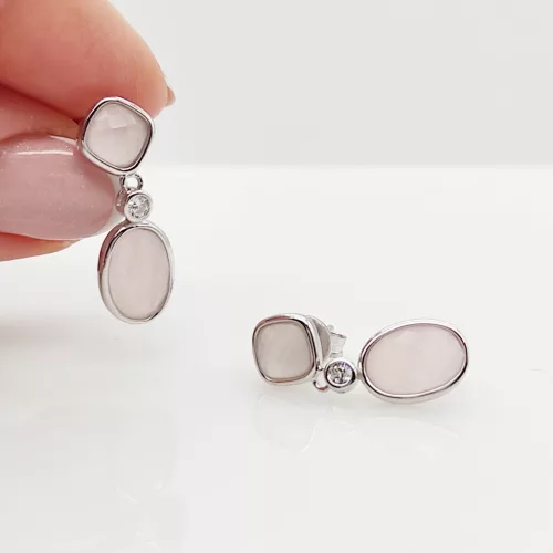 Ezüst fülbevaló rózsakvarccal