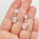 Ezüst fülbevaló rózsakvarccal