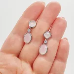 Ezüst fülbevaló rózsakvarccal