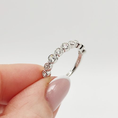 Ezüst modern gyűrű cirkóniákkal