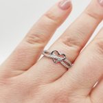 Ezüst modern szíves gyűrű cirkóniákkal