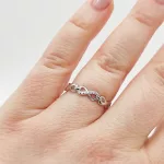 Ezüst modern végtelenes gyűrű cirkóniákkal