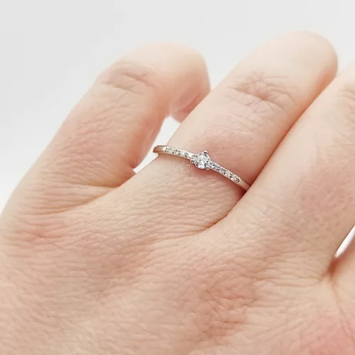 Ezüst modern gyűrű cirkóniákkal