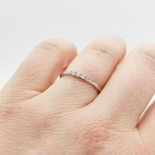 Ezüst modern gyűrű cirkóniákkal