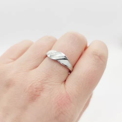 Ezüst modern opál köves gyűrű