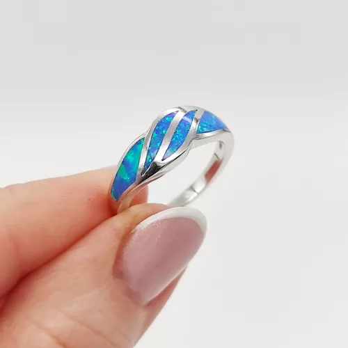 Ezüst modern opál köves gyűrű