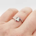 Ezüst modern opál köves gyűrű