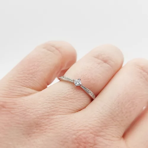 Ezüst modern gyűrű cirkóniával