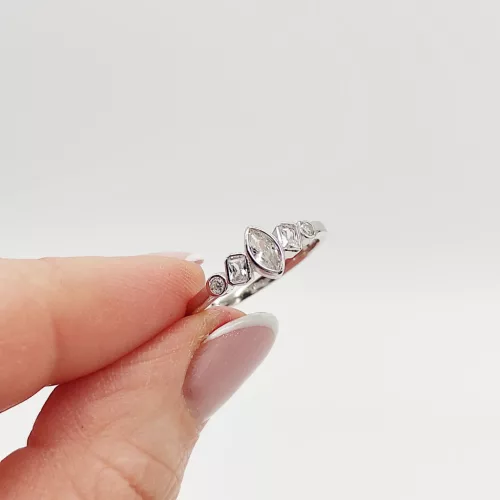 Ezüst modern gyűrű cirkóniával