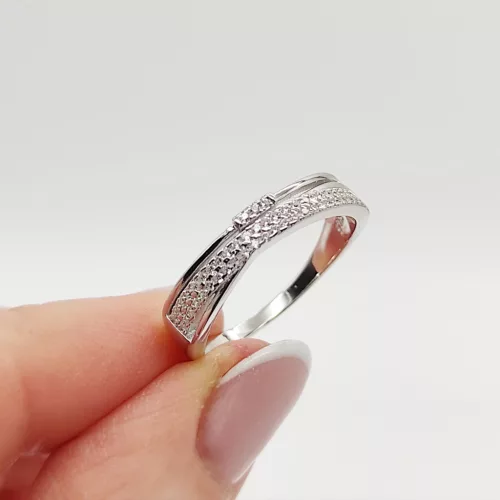 Ezüst modern gyűrű cirkóniával