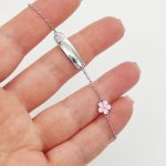 Ezüst gravírozható, virágos gyermek karlánc