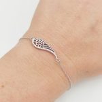 Ezüst karlánc köves angyalszárny medállal