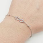 Ezüst végtelenes karlánc cirkóniákkal