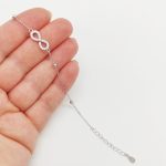 Ezüst végtelenes karlánc cirkóniákkal