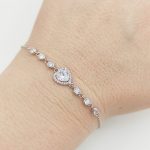 Ezüst karlánc szikrázó szív medállal