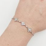 Ezüst modern virágos karlánc