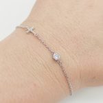 Ezüst karlánc köves kereszt medállal