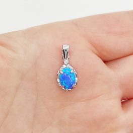 Ezüst medál kék opállal és cirkóniával
