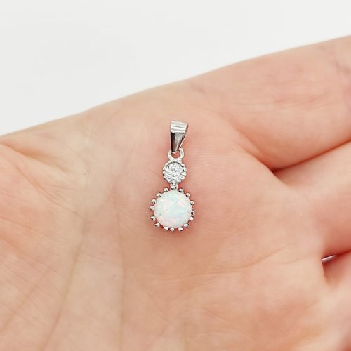Ezüst medál fehér opállal és cirkóniával