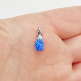 Ezüst medál kék opállal és cirkóniával