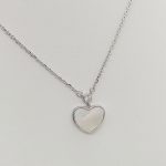 Ezüst nyaklánc gyöngyház szív medállal