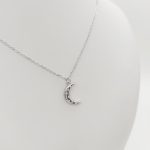 Ezüst nyaklánc félhold medállal