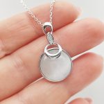 Ezüst nyaklánc modern mutatós medállal